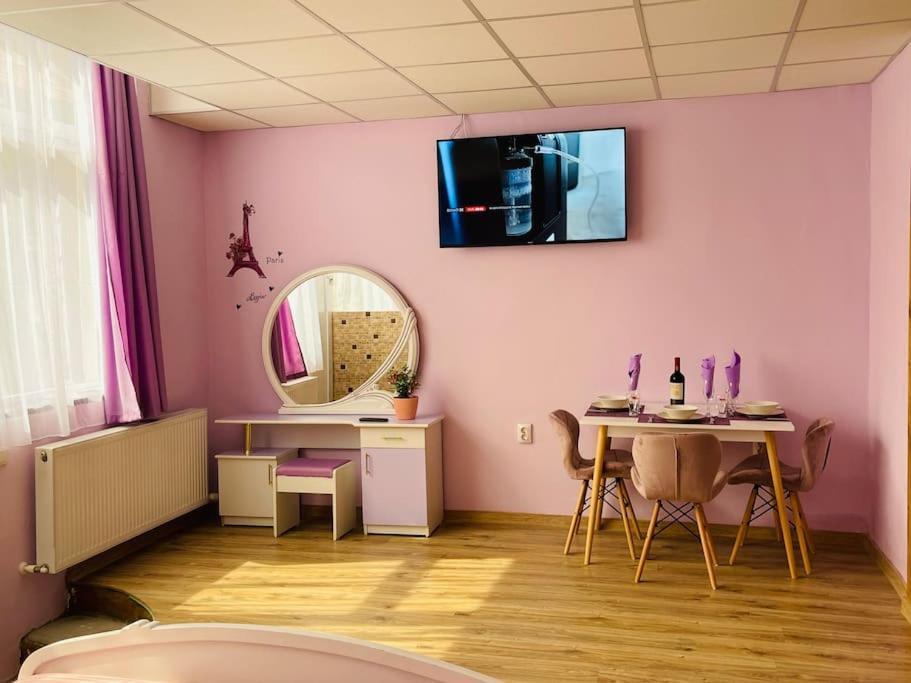 Lavender Luxury Apartment Oradea Exteriér fotografie
